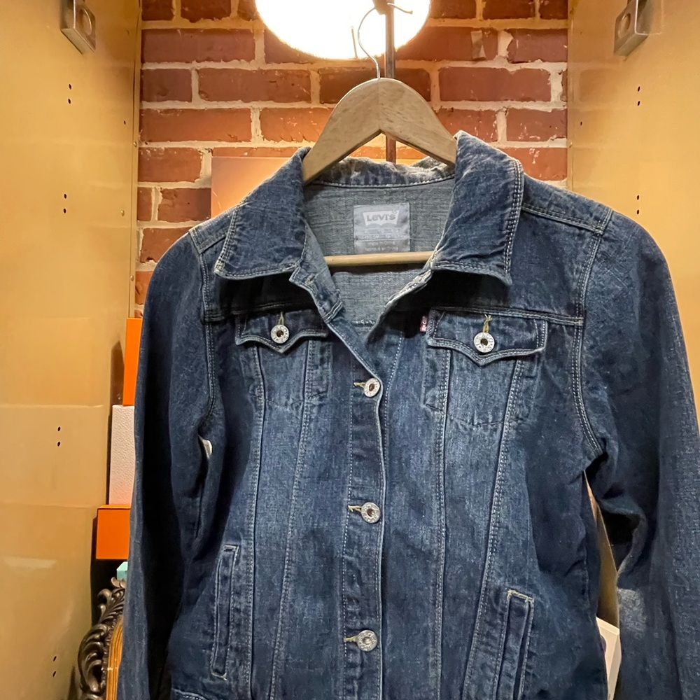 Levi's Trucker denim jacket. - Picture 2 of 4